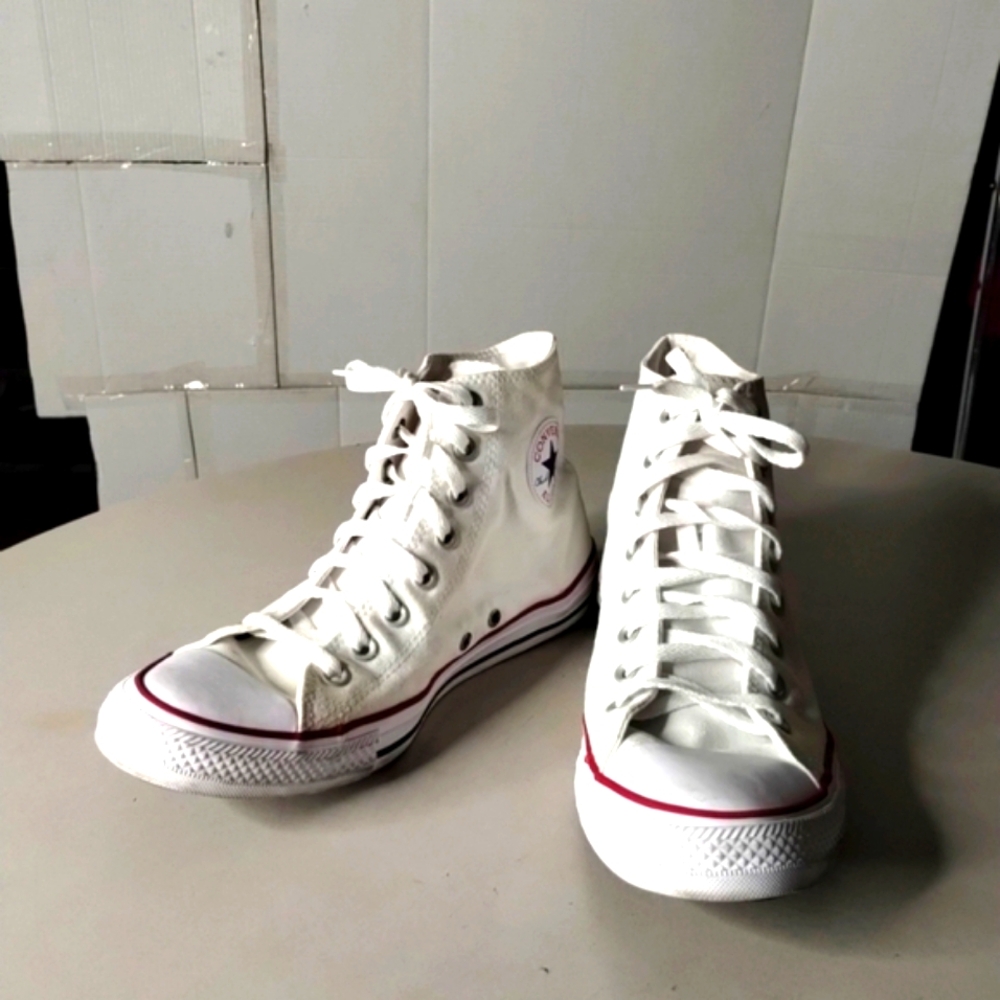 Converse Chuck Taylor Hi-top All Star White Red Sneakers SZ M10, W12 Classic